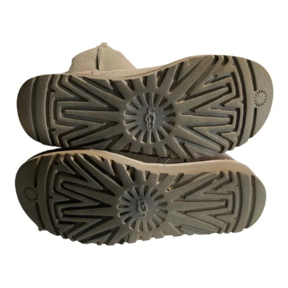 UGG Women’s Size 7 Charmed Button Gray Sheepskin Suede Winter Boots 101650 - Picture 7 of 7